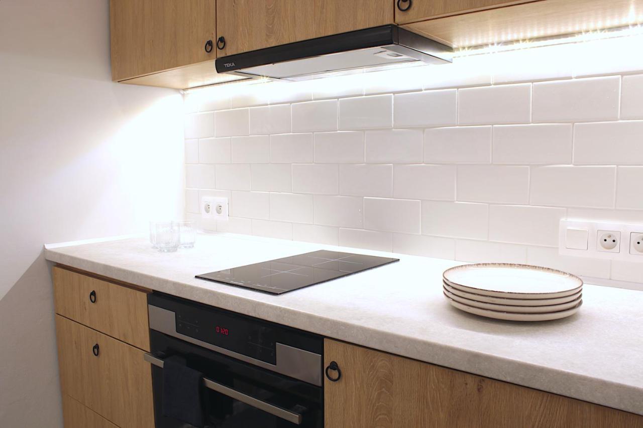 Kana - Stylish In Pomorska - Close, Wifi, Smart Tv Apartment